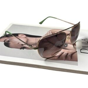 Gold Aviator Sunglasses with Green Accents – Classic Style